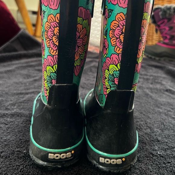 Bogs Waterproof Kids Boots Youth Size 2 Classic Pansies Classic Pull On Rain Mud - Picture 4 of 7